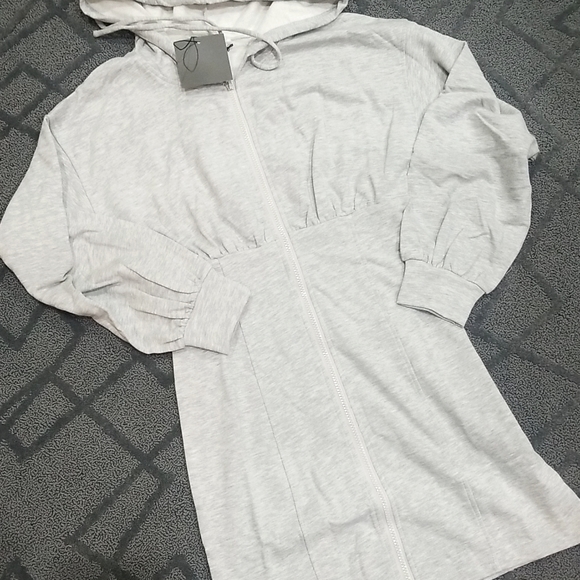 SPORTY GRAY HOODIE MINI DRESS - Picture 7 of 7